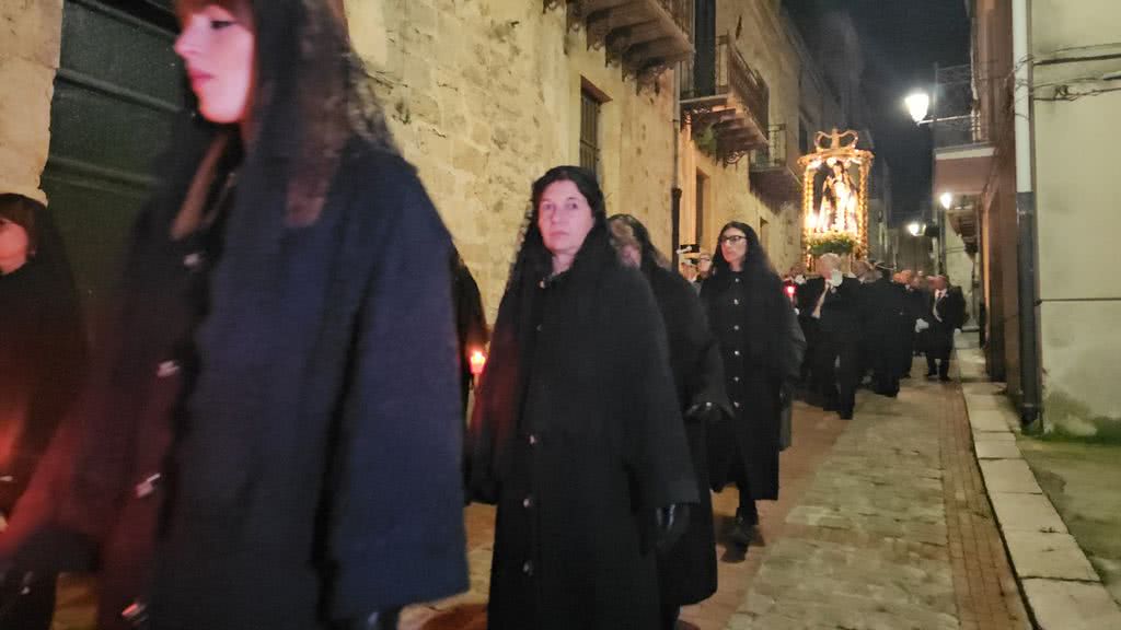 PolizziGenerosaProcessioneElegante